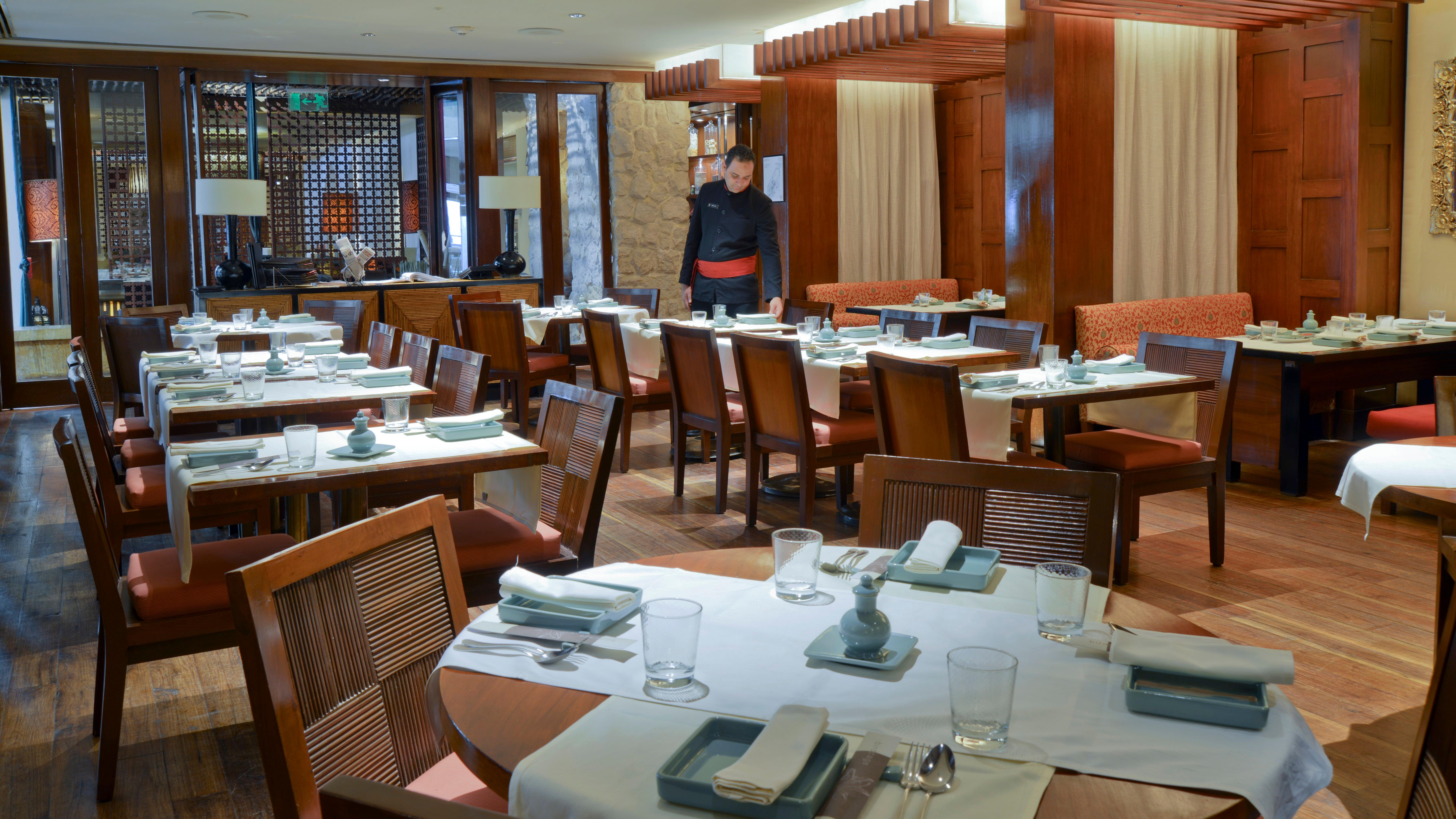 Hotel Intercontinental Cairo Semiramis By Ihg Exterior foto A restaurant in a hotel
