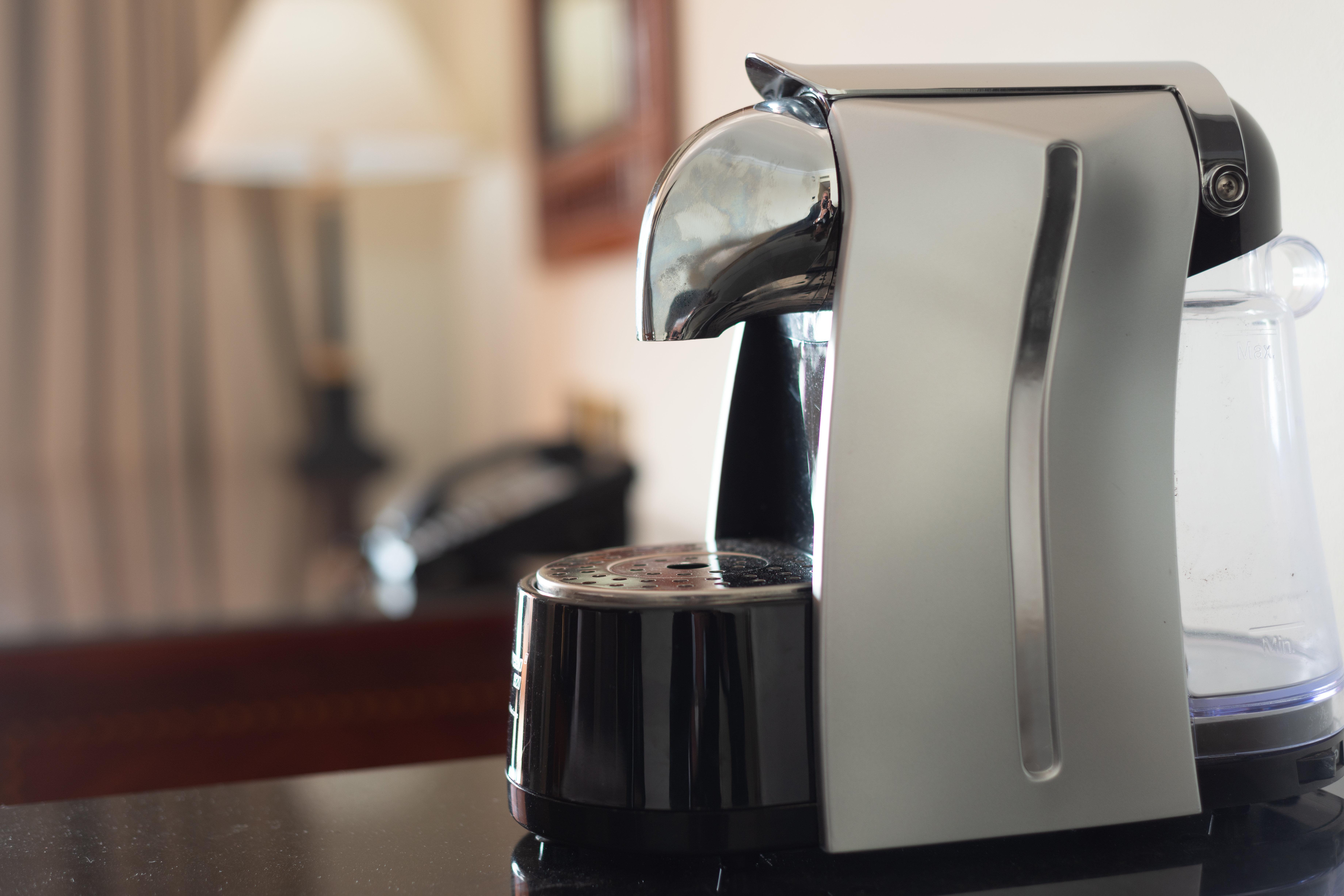 Hotel Intercontinental Cairo Semiramis By Ihg Exterior foto A single-serve coffee brewer