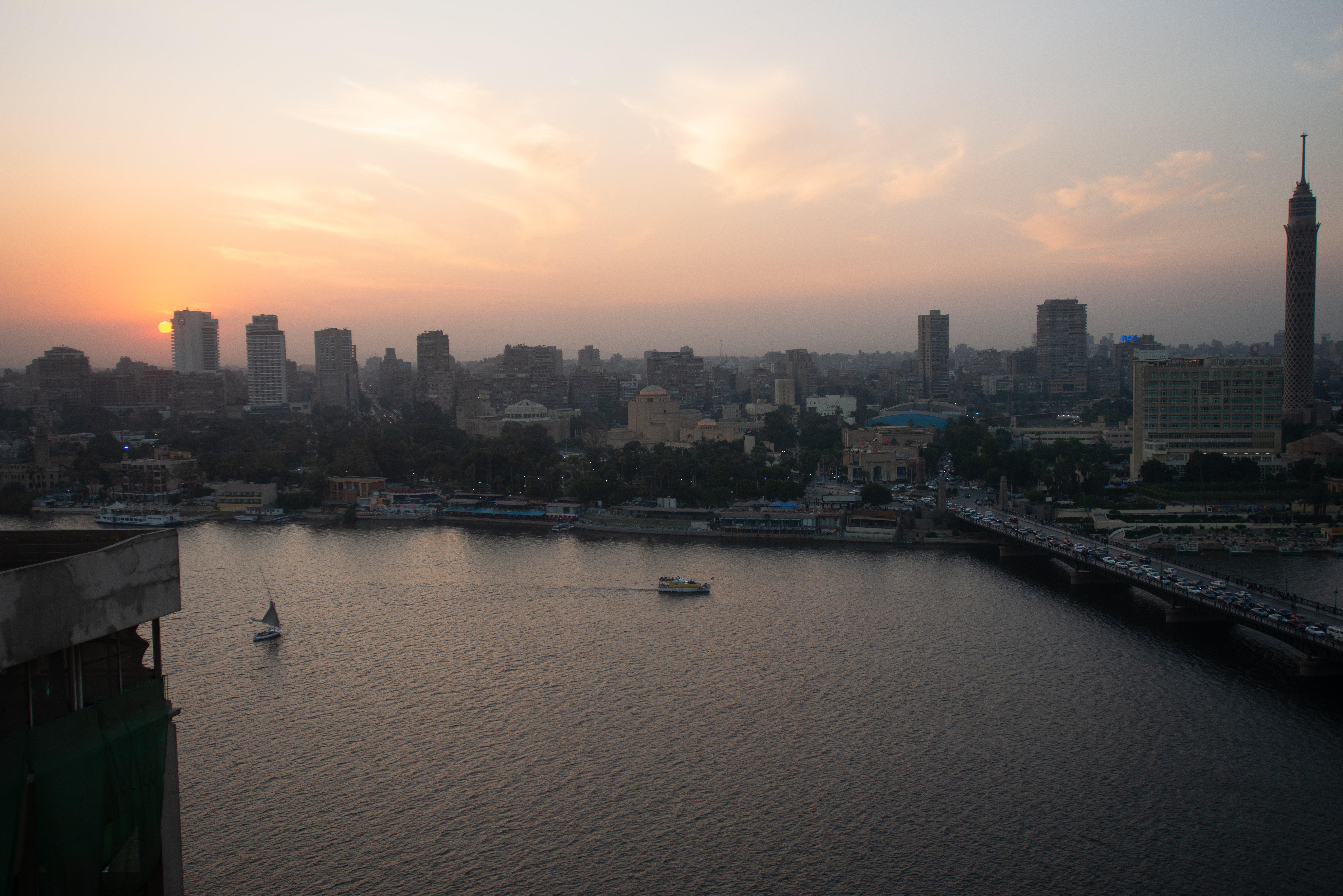 Hotel Intercontinental Cairo Semiramis By Ihg Exterior foto Sunset over the river