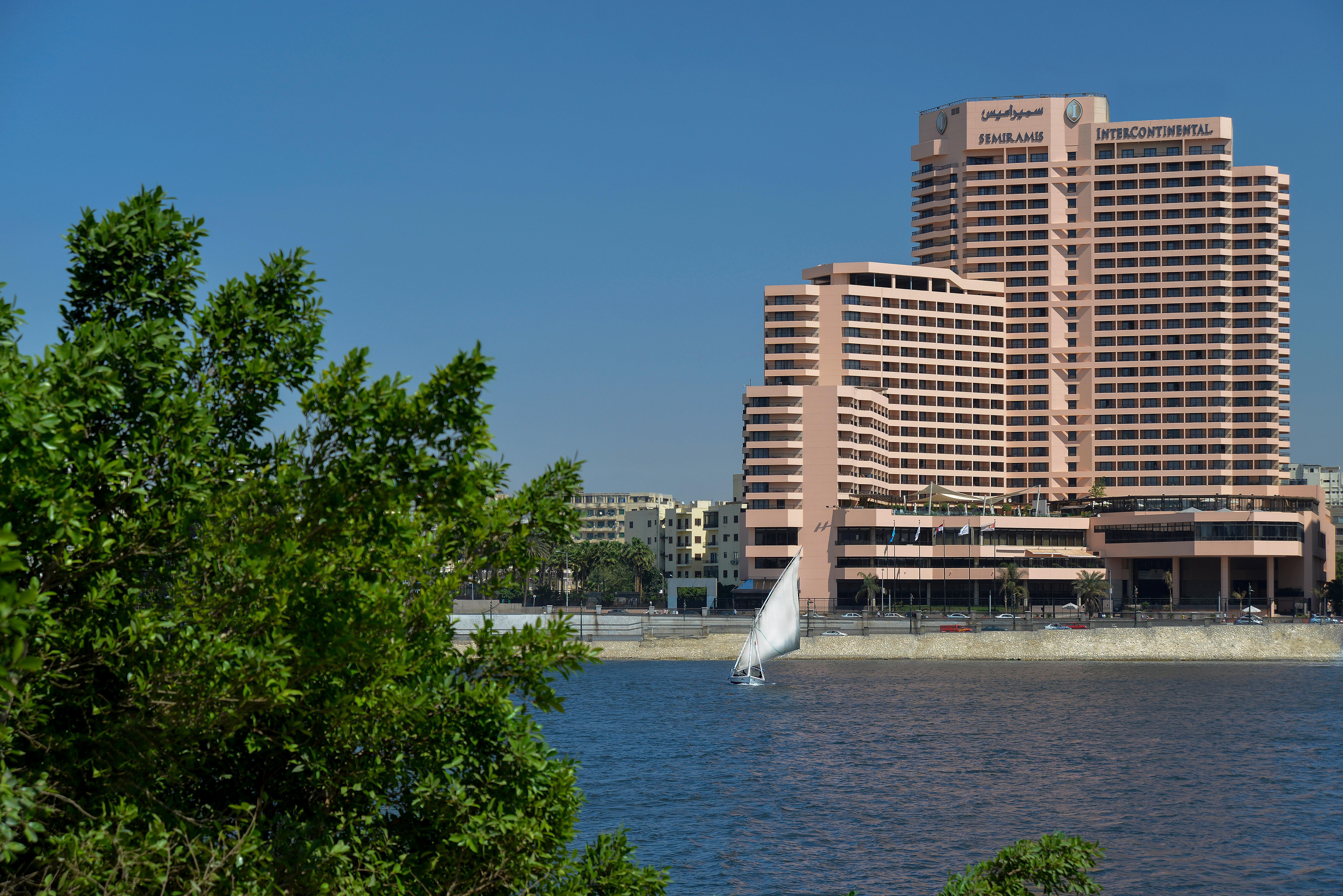 Hotel Intercontinental Cairo Semiramis By Ihg Exterior foto The hotel in 2012
