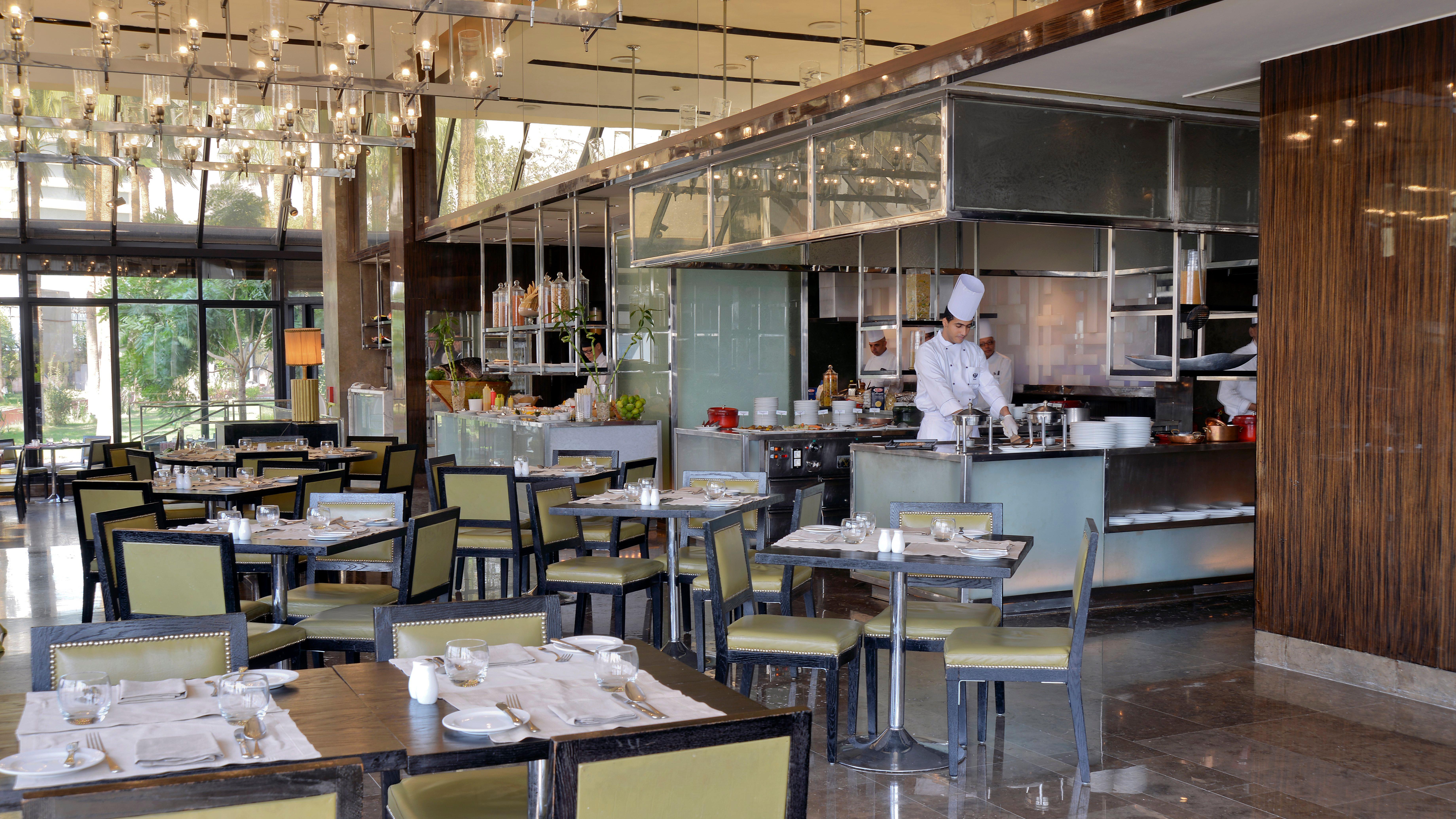 Hotel Intercontinental Cairo Semiramis By Ihg Exterior foto The restaurant